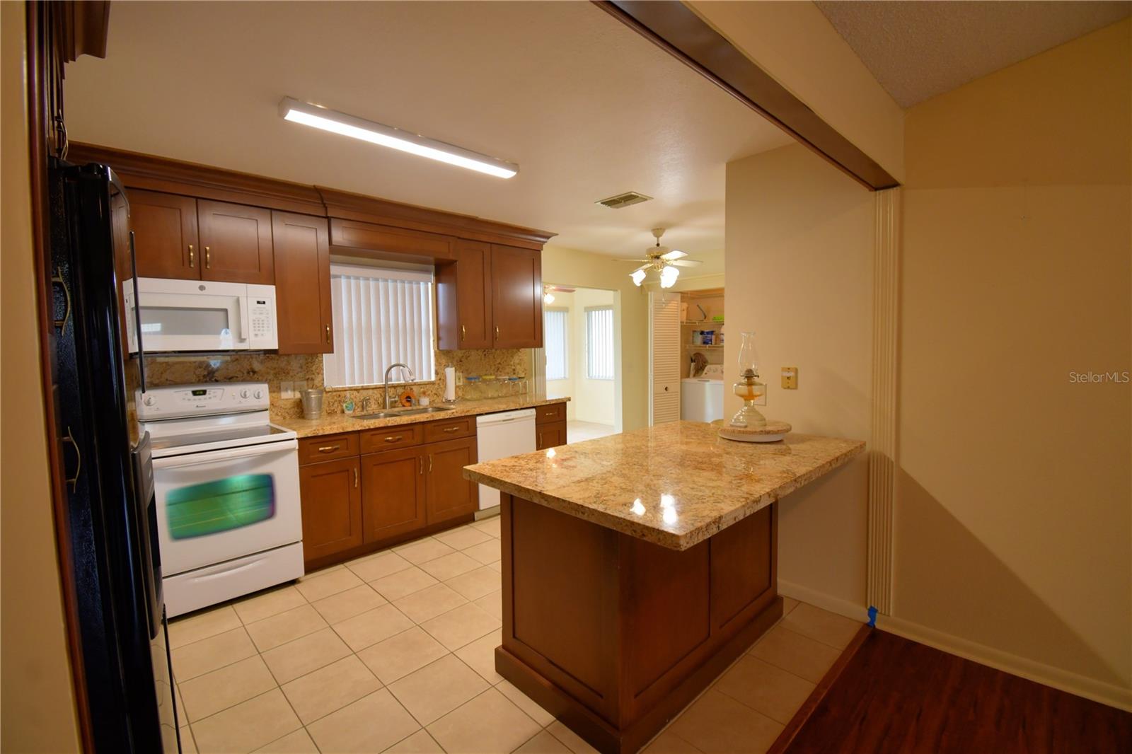 1690 Colonnades Cir N Property Photo 11