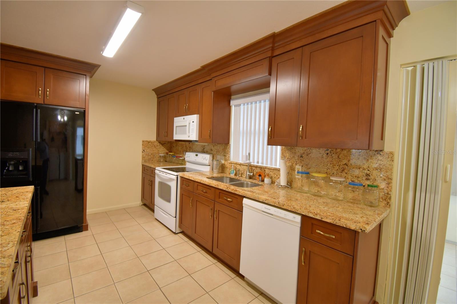 1690 Colonnades Cir N Property Photo 12