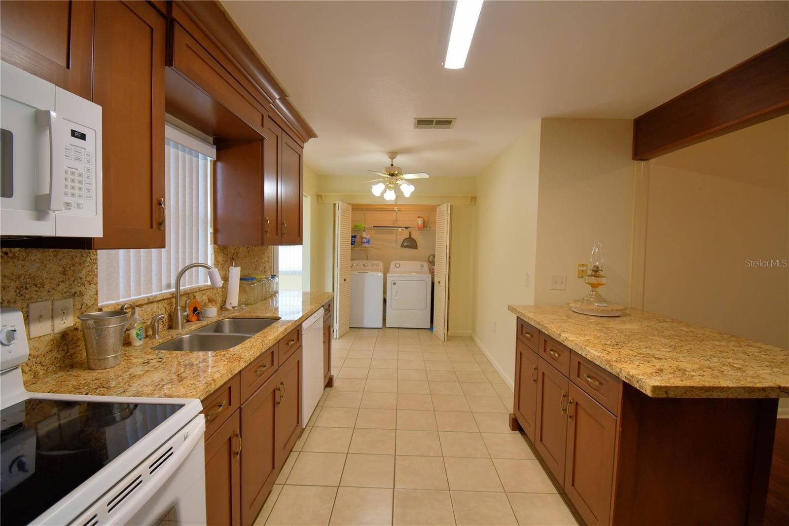 1690 Colonnades Cir N Property Photo 13