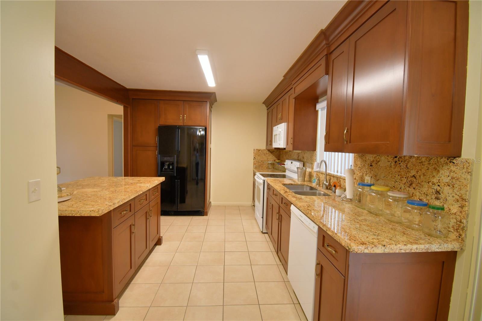 1690 Colonnades Cir N Property Photo 15