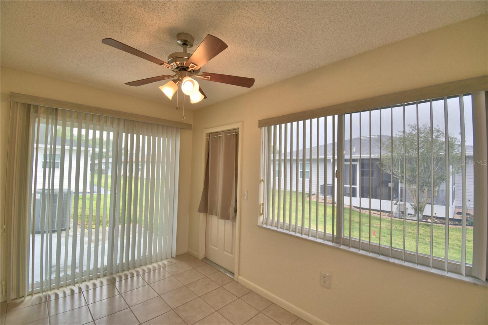 1690 Colonnades Cir N Property Photo 16