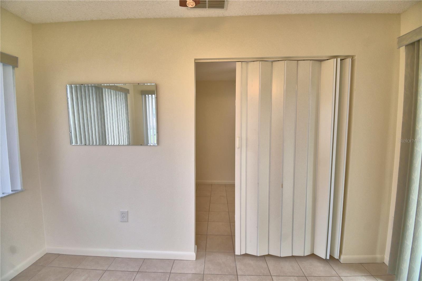 1690 Colonnades Cir N Property Photo 20
