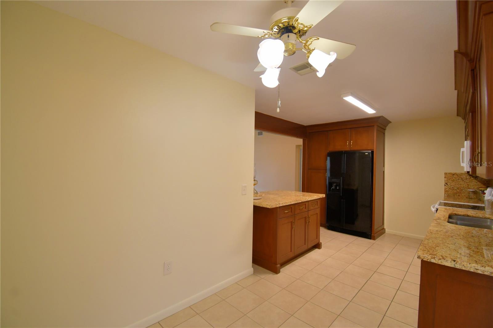 1690 Colonnades Cir N Property Photo 22