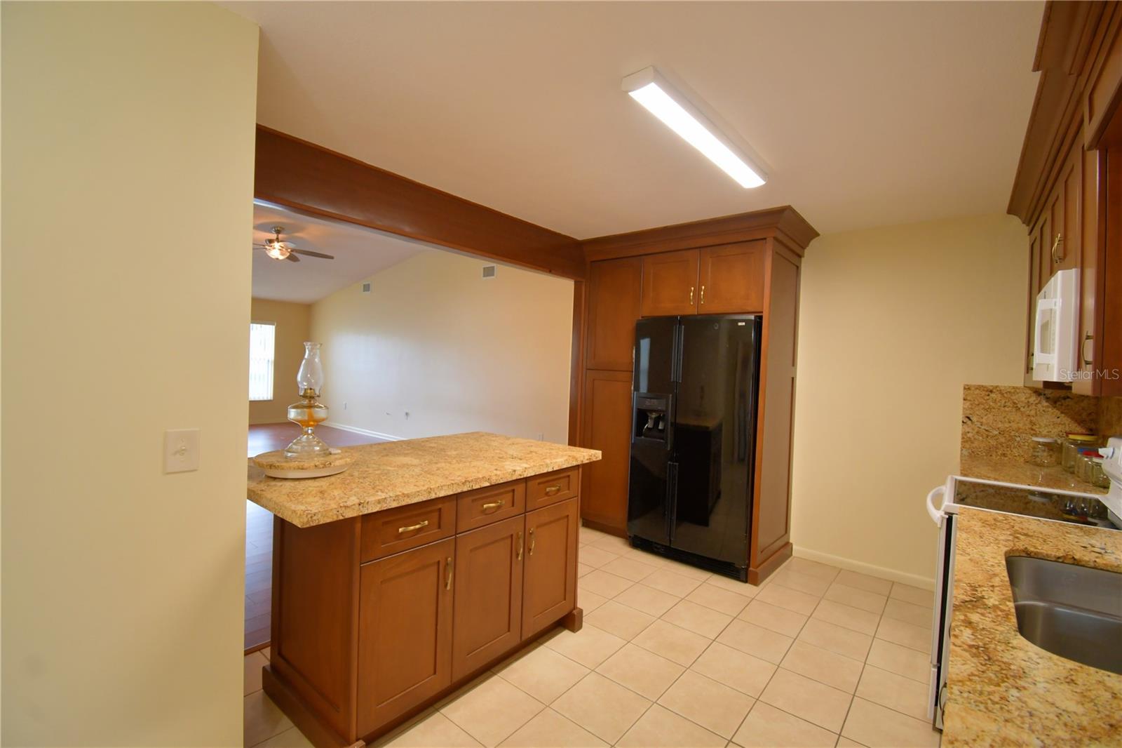 1690 Colonnades Cir N Property Photo 23