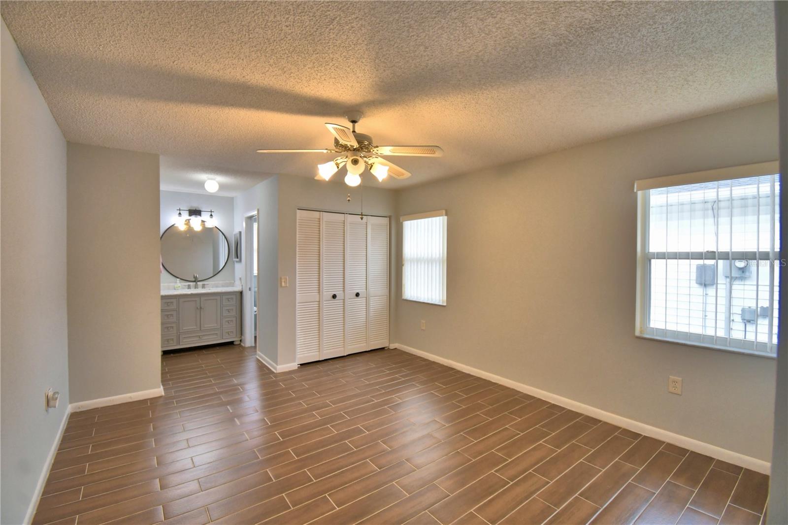 1690 Colonnades Cir N Property Photo 27