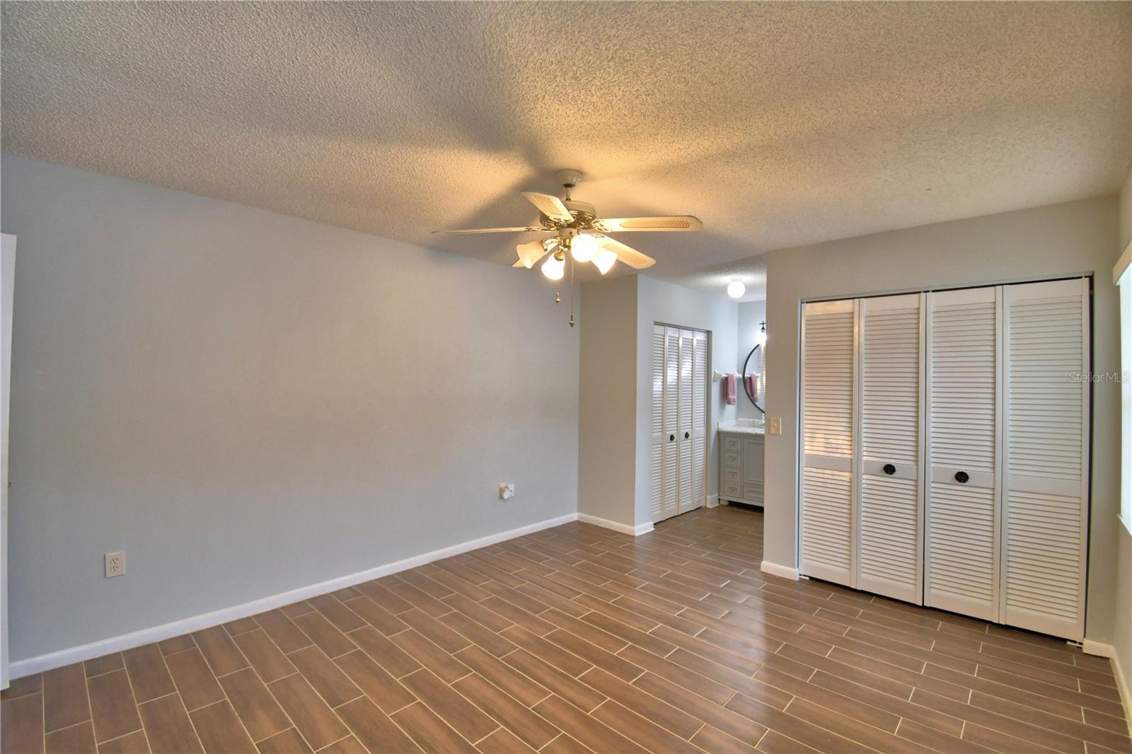 1690 Colonnades Cir N Property Photo 28