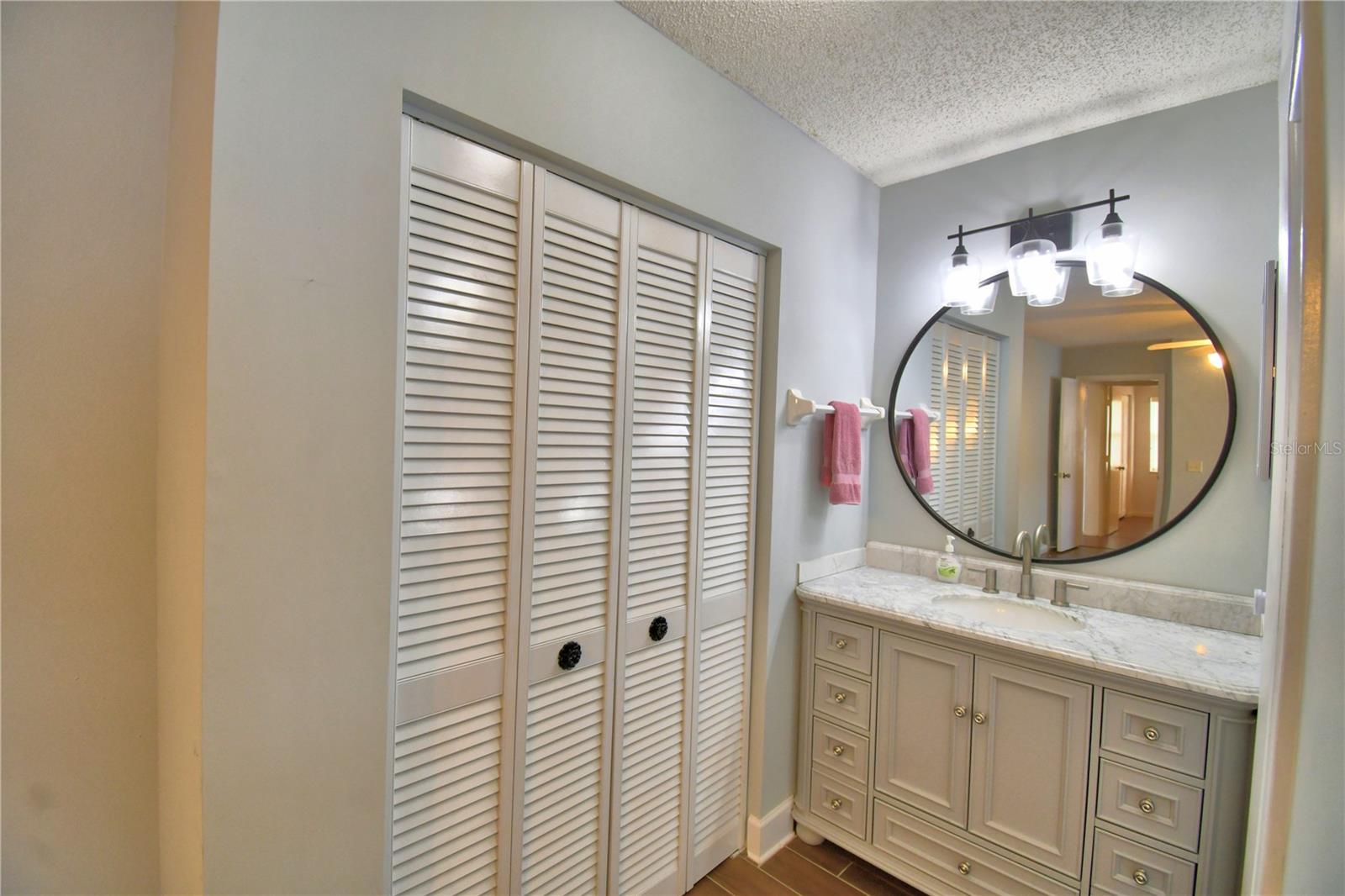 1690 Colonnades Cir N Property Photo 30