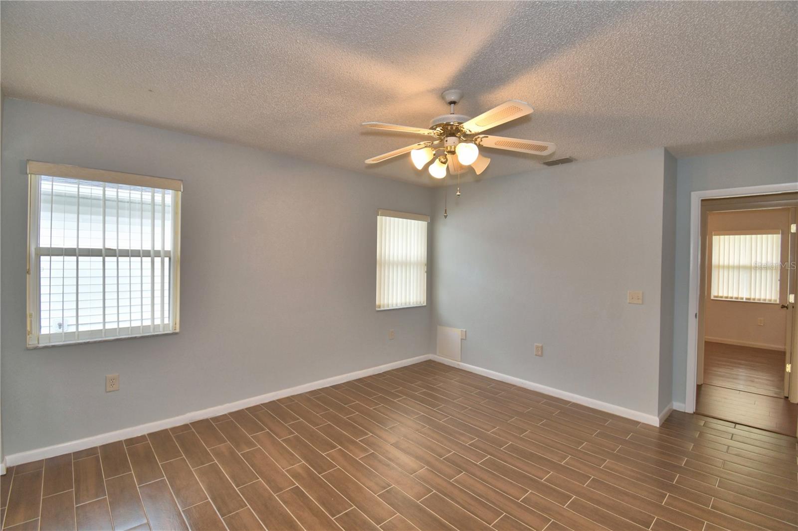 1690 Colonnades Cir N Property Photo 35