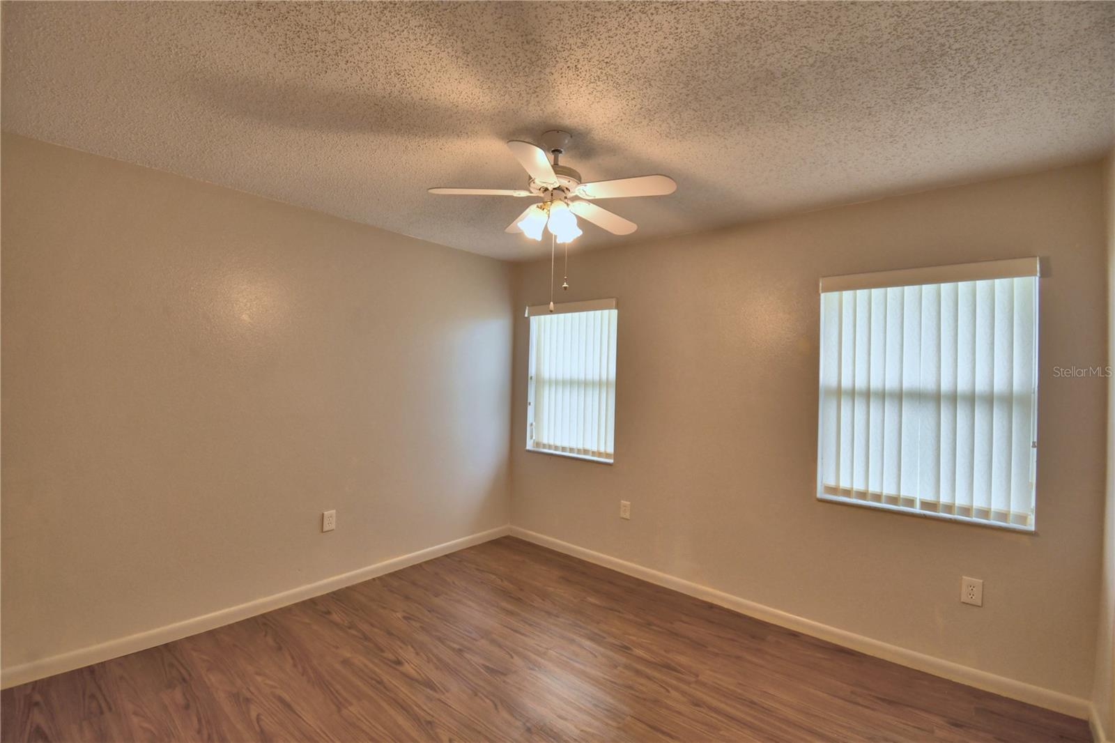 1690 Colonnades Cir N Property Photo 40