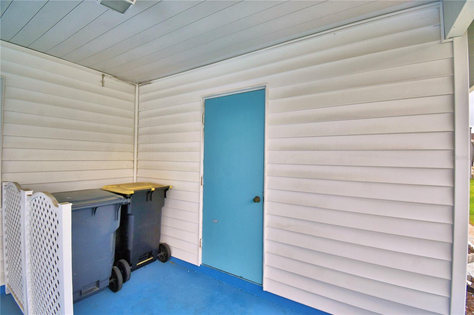 1690 Colonnades Cir N Property Photo 45