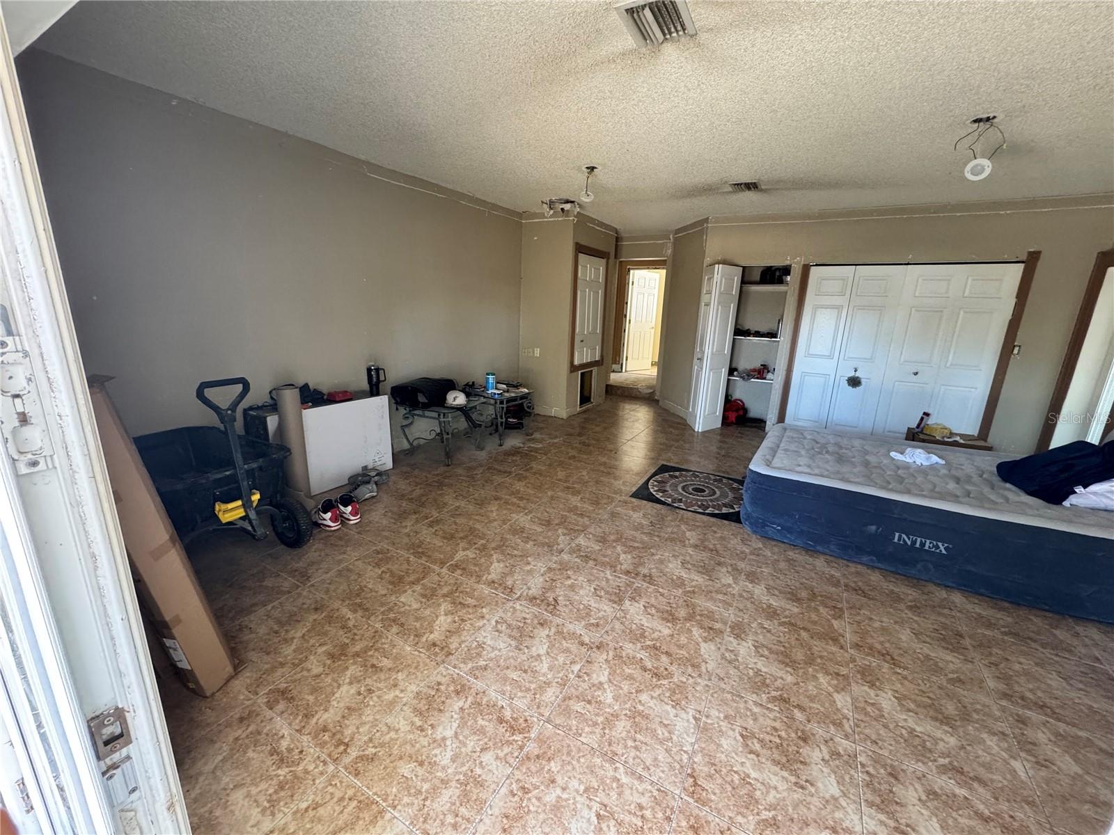651 69th Ave S Property Photo 5