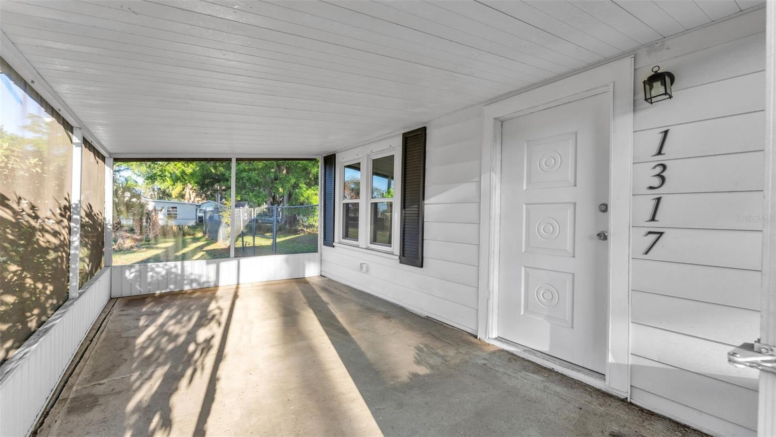 1317 W Belmar St Property Photo 4