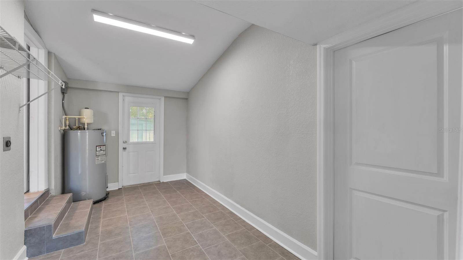 1317 W Belmar St Property Photo 17