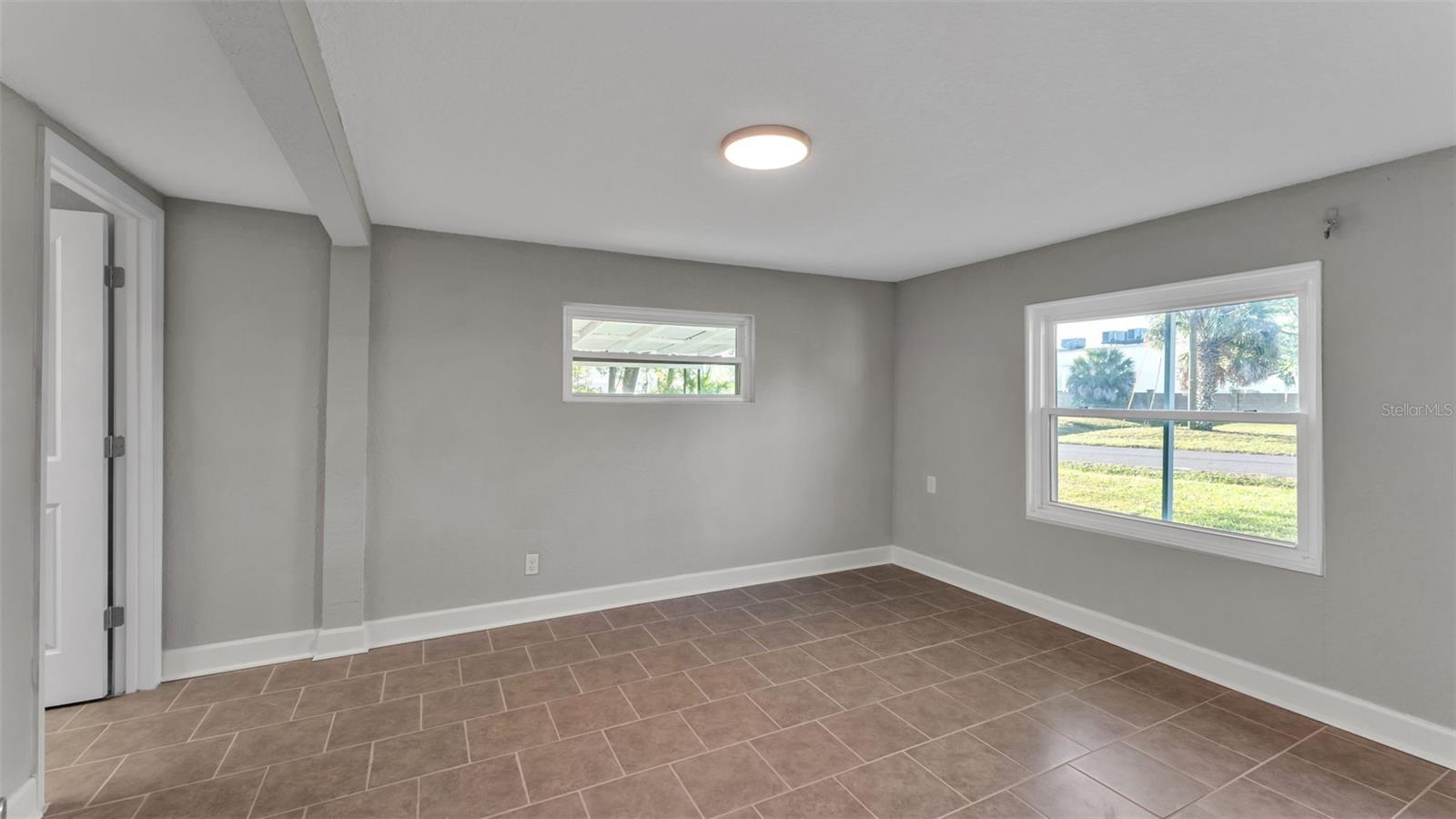 1317 W Belmar St Property Photo 18