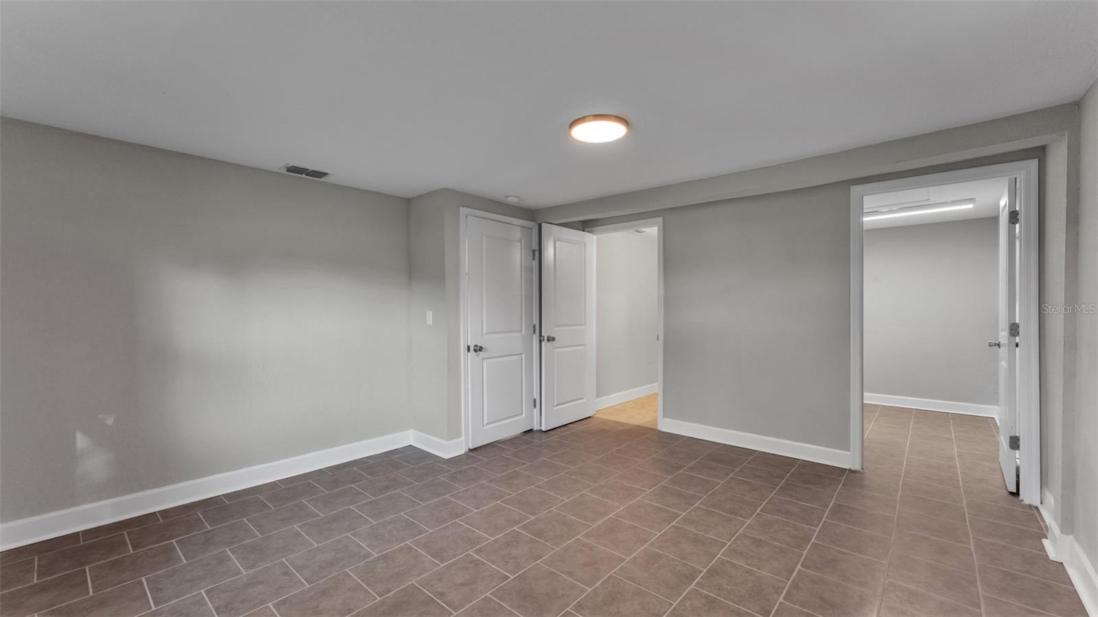 1317 W Belmar St Property Photo 19