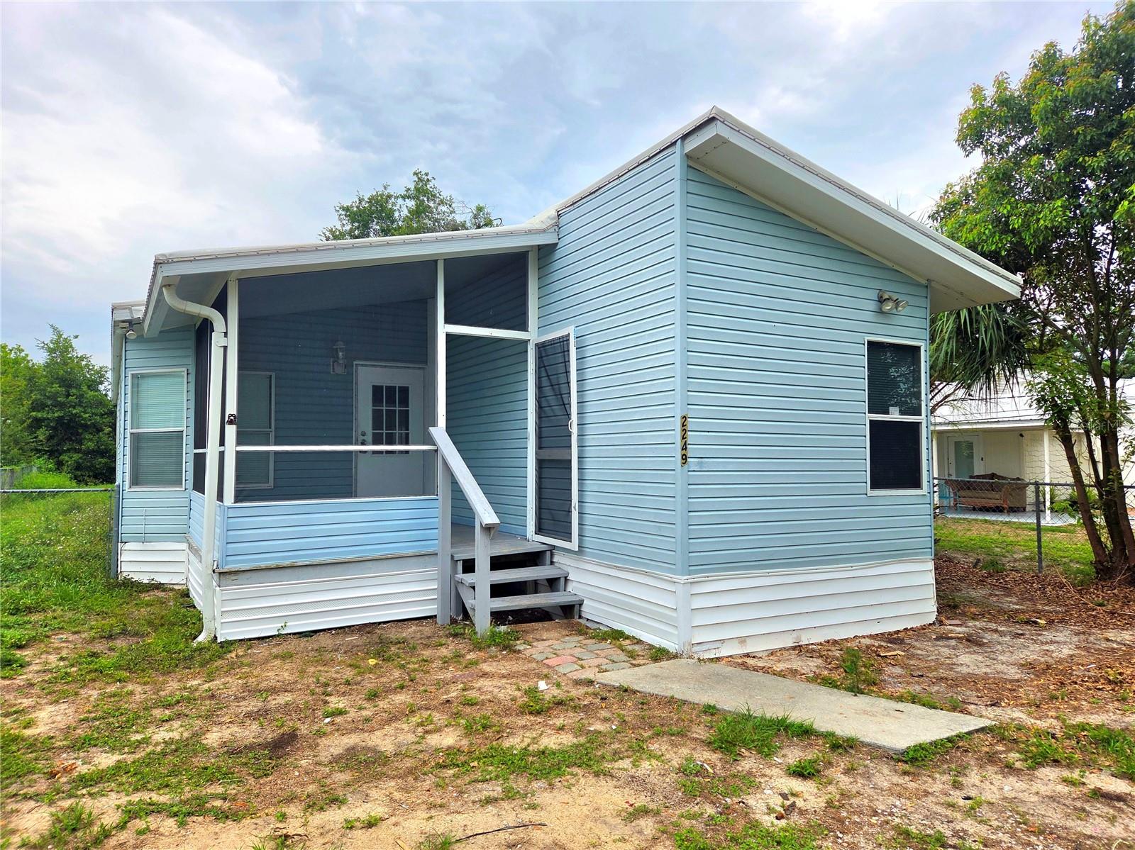 2253 & 2249 Golfview St Property Photo 1
