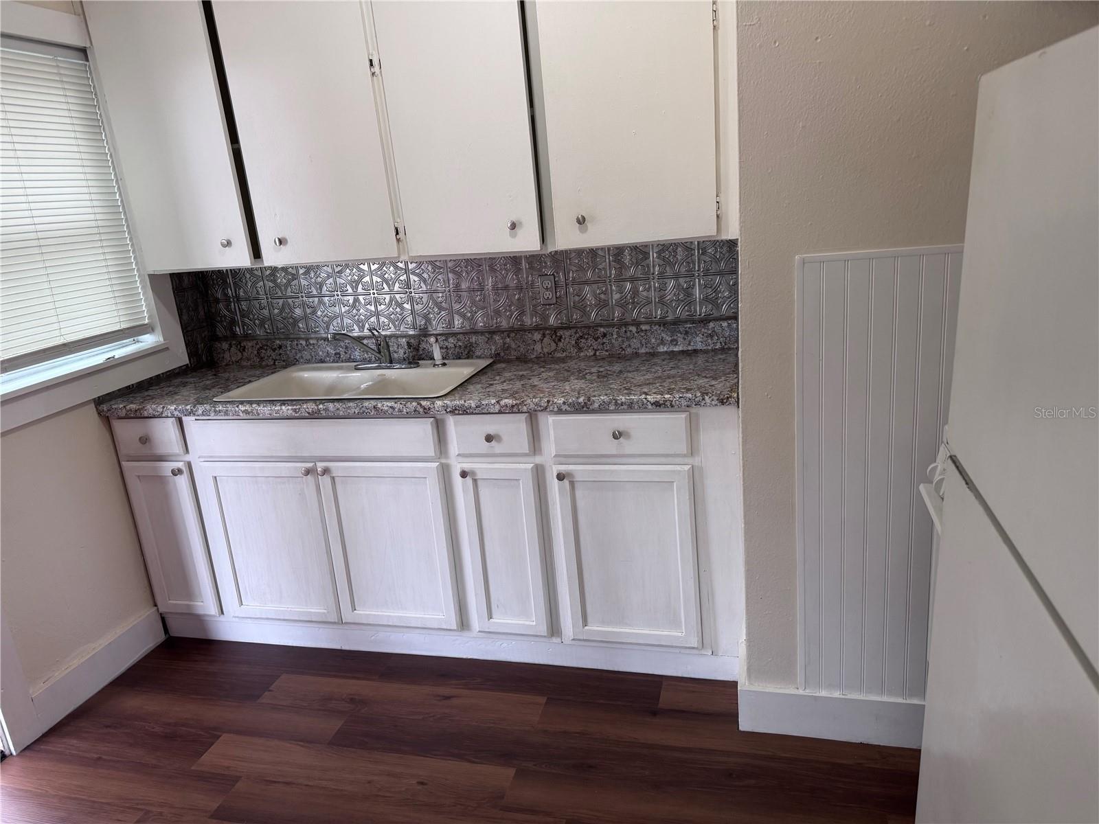 108 E Broadway St Property Photo 2