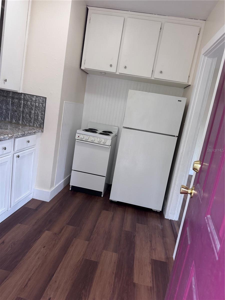 108 E Broadway St Property Photo 3