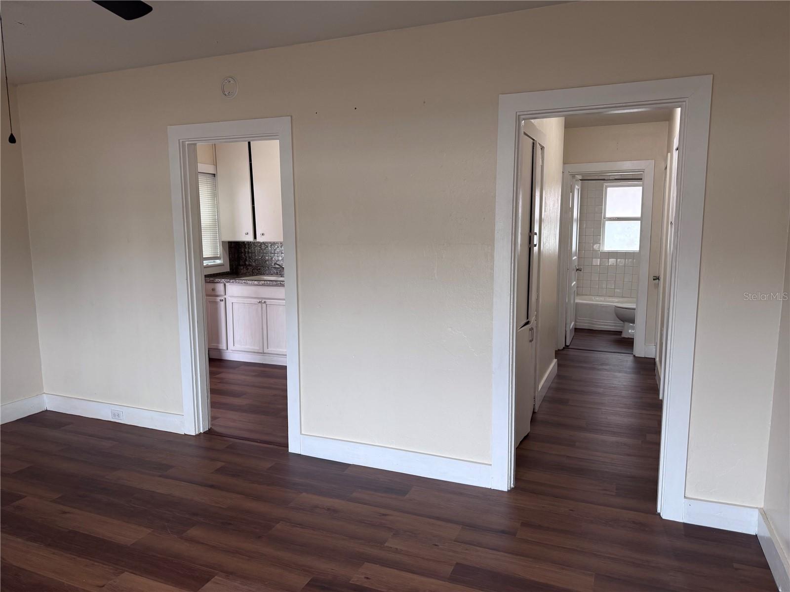 108 E Broadway St Property Photo 4