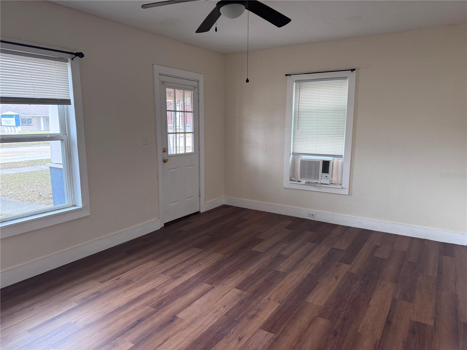 108 E Broadway St Property Photo 5