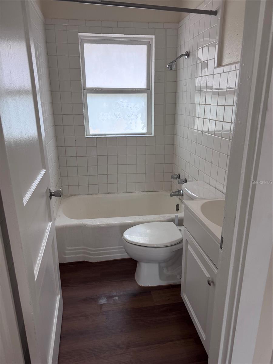 108 E Broadway St Property Photo 9