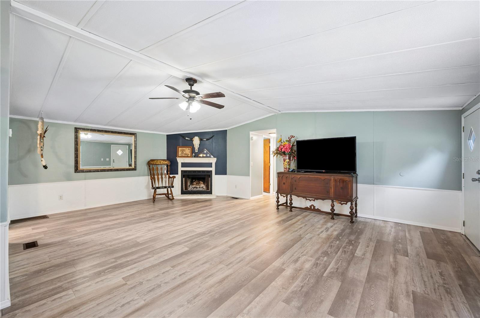 13821 Rockridge Rd Property Photo 3