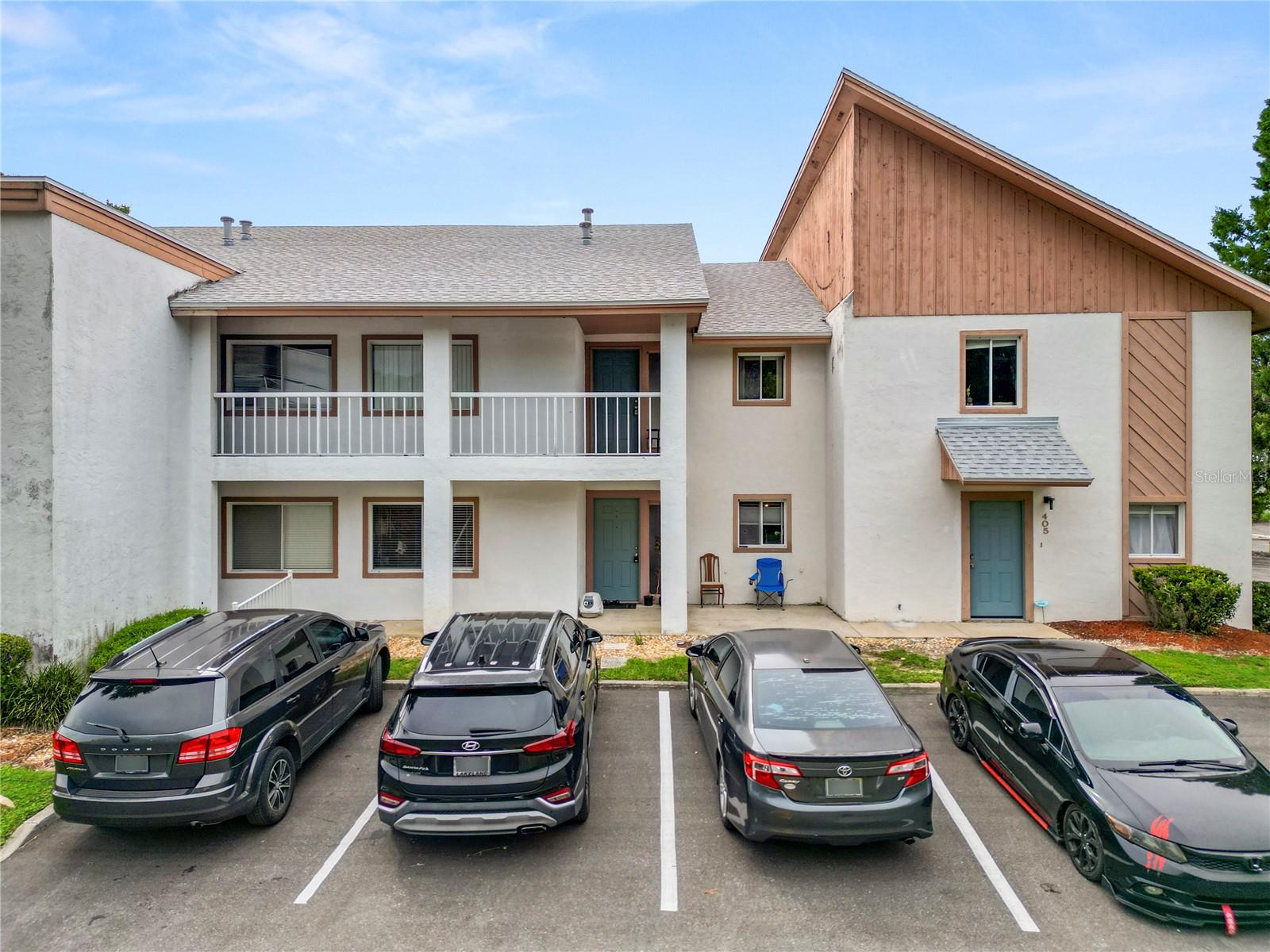 404 COUNTRY LN NE #404