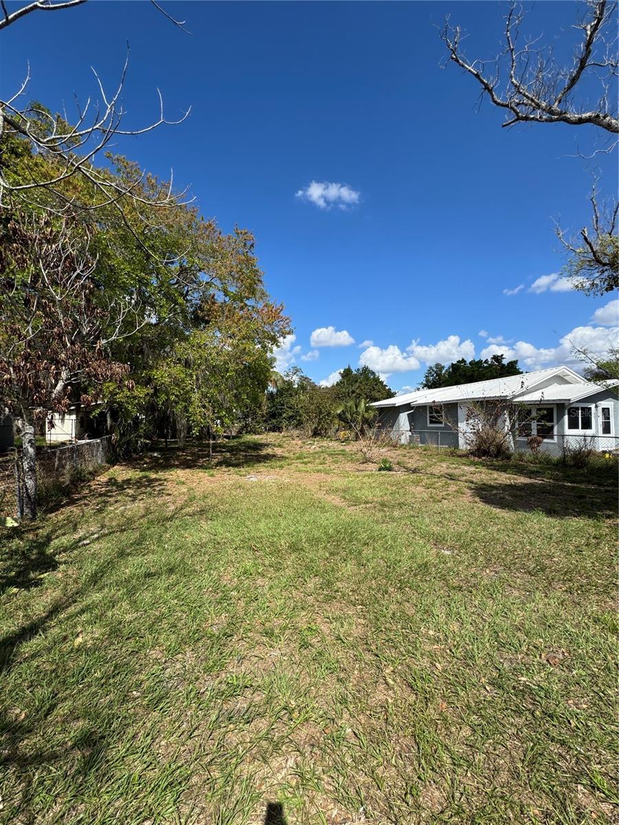831 4th St Property Photo 1
