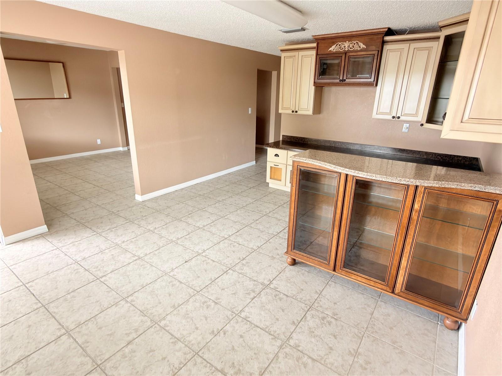 2914-a Kenilworth Blvd Property Photo 4