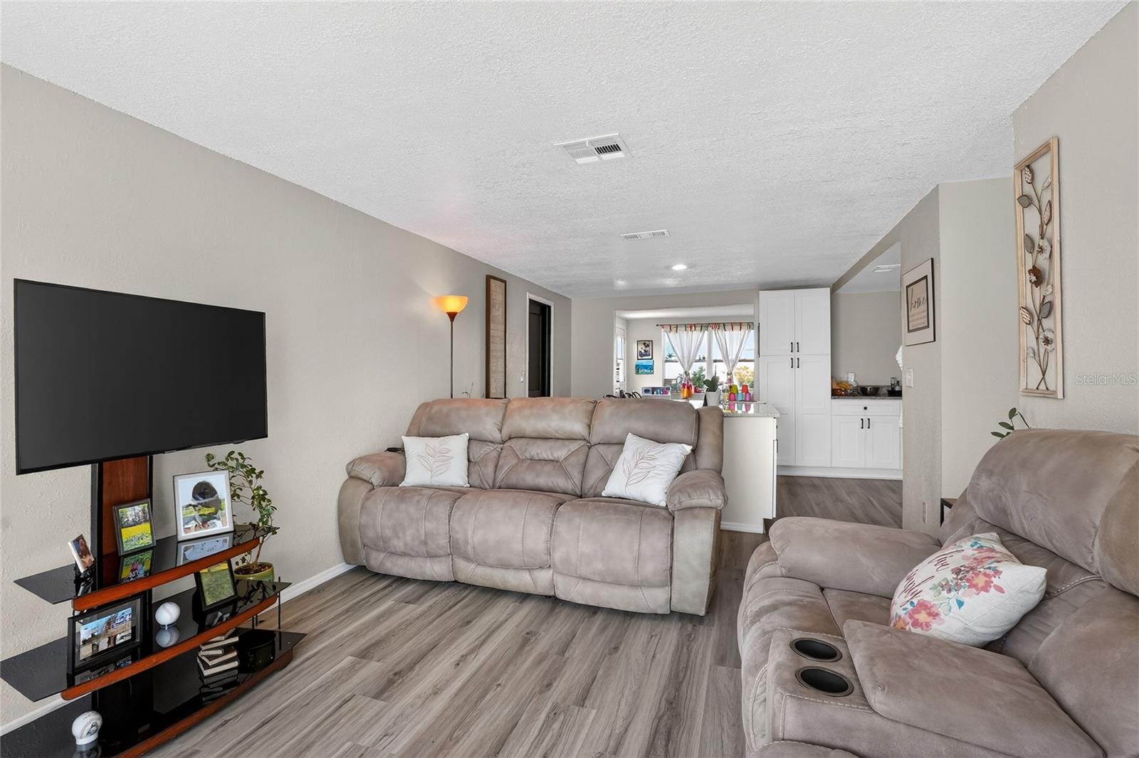 6108 Fairway Blvd Property Photo 9