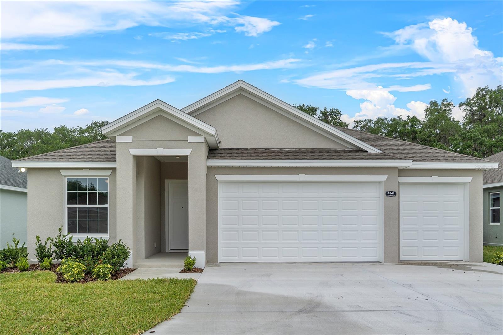 4541 Fairway Oaks Dr Property Photo 2