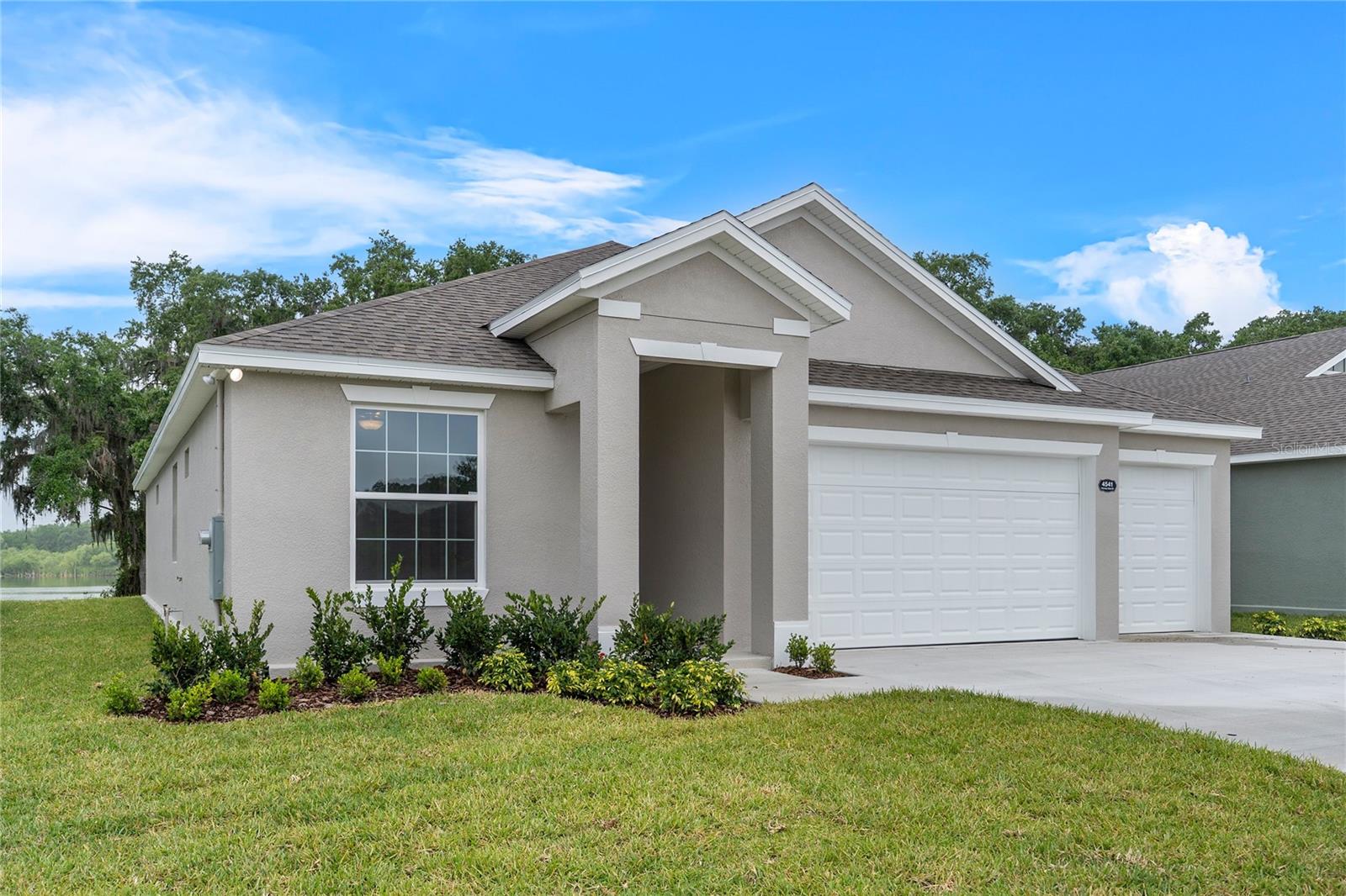 4541 Fairway Oaks Dr Property Photo 3