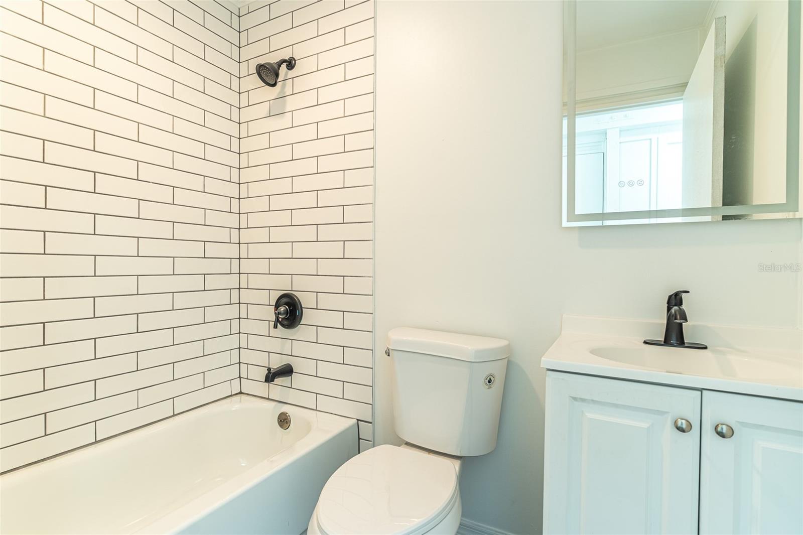 1558 Drexel Ave Ne Property Photo 15