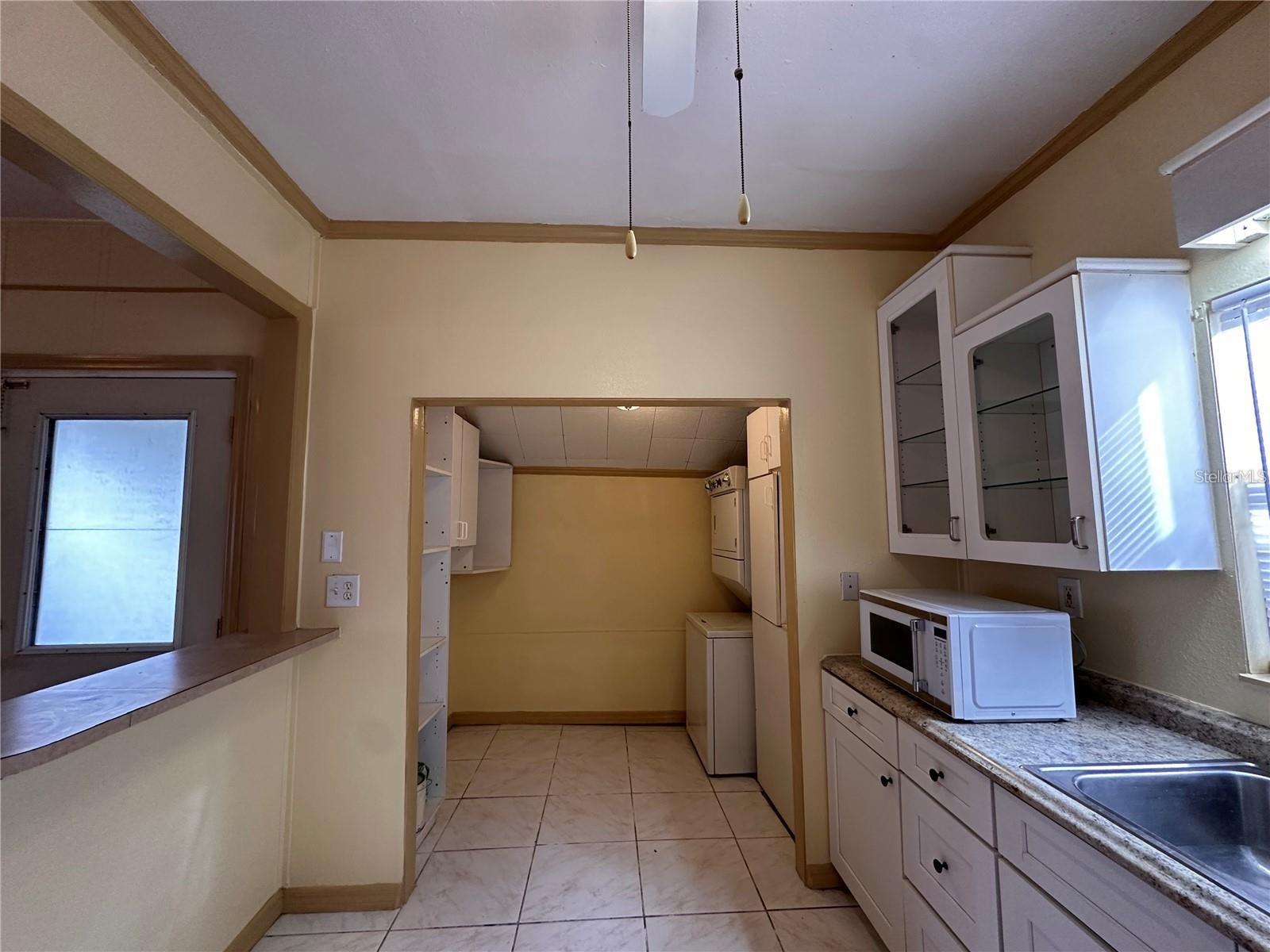 1025 E Main St Property Photo 11