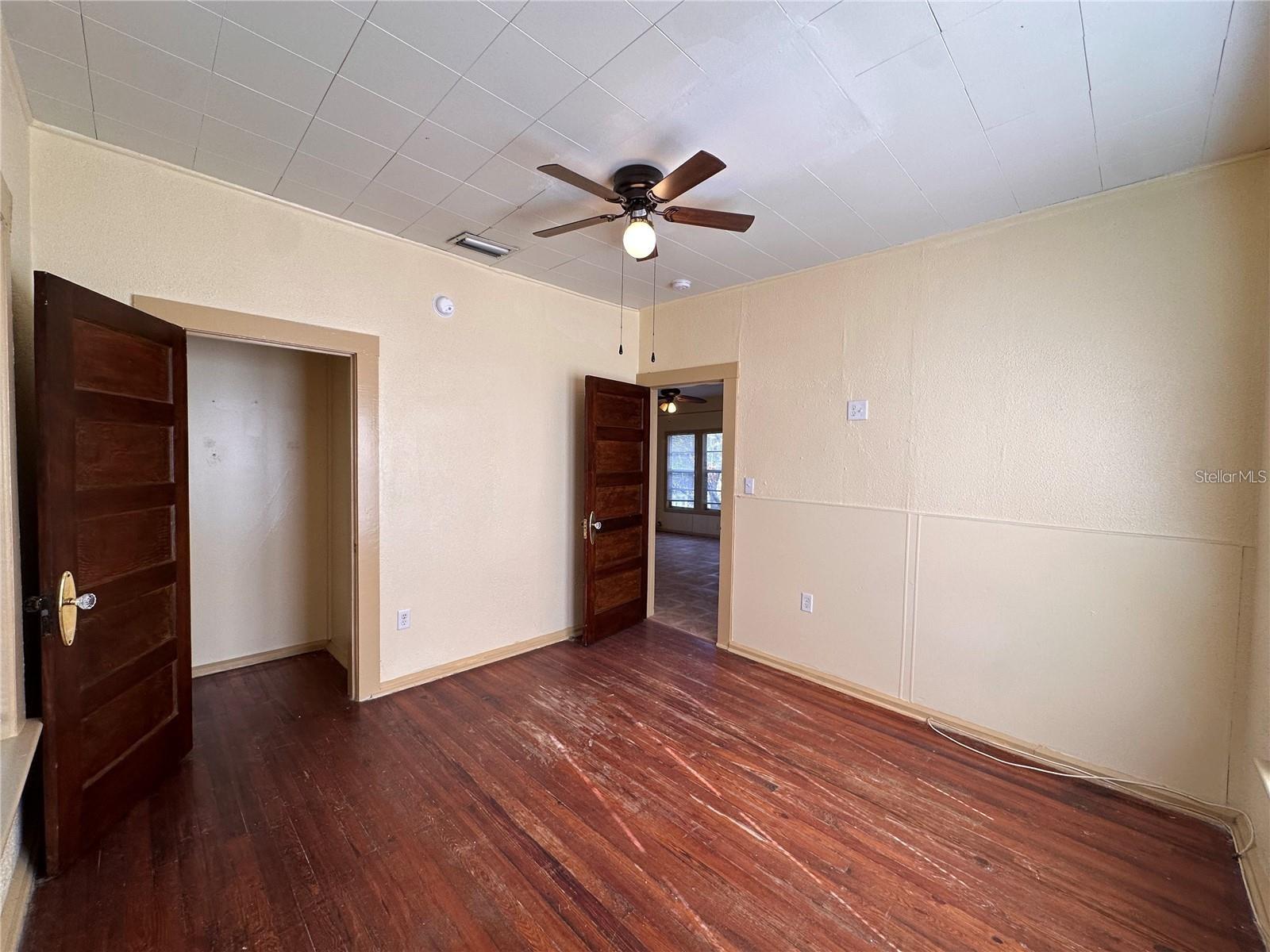1025 E Main St Property Photo 23