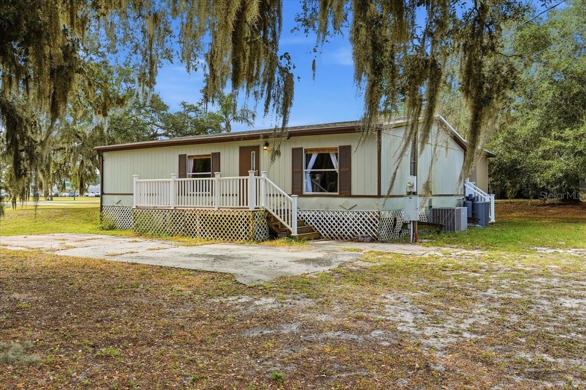 1020 98 W Property Photo 3