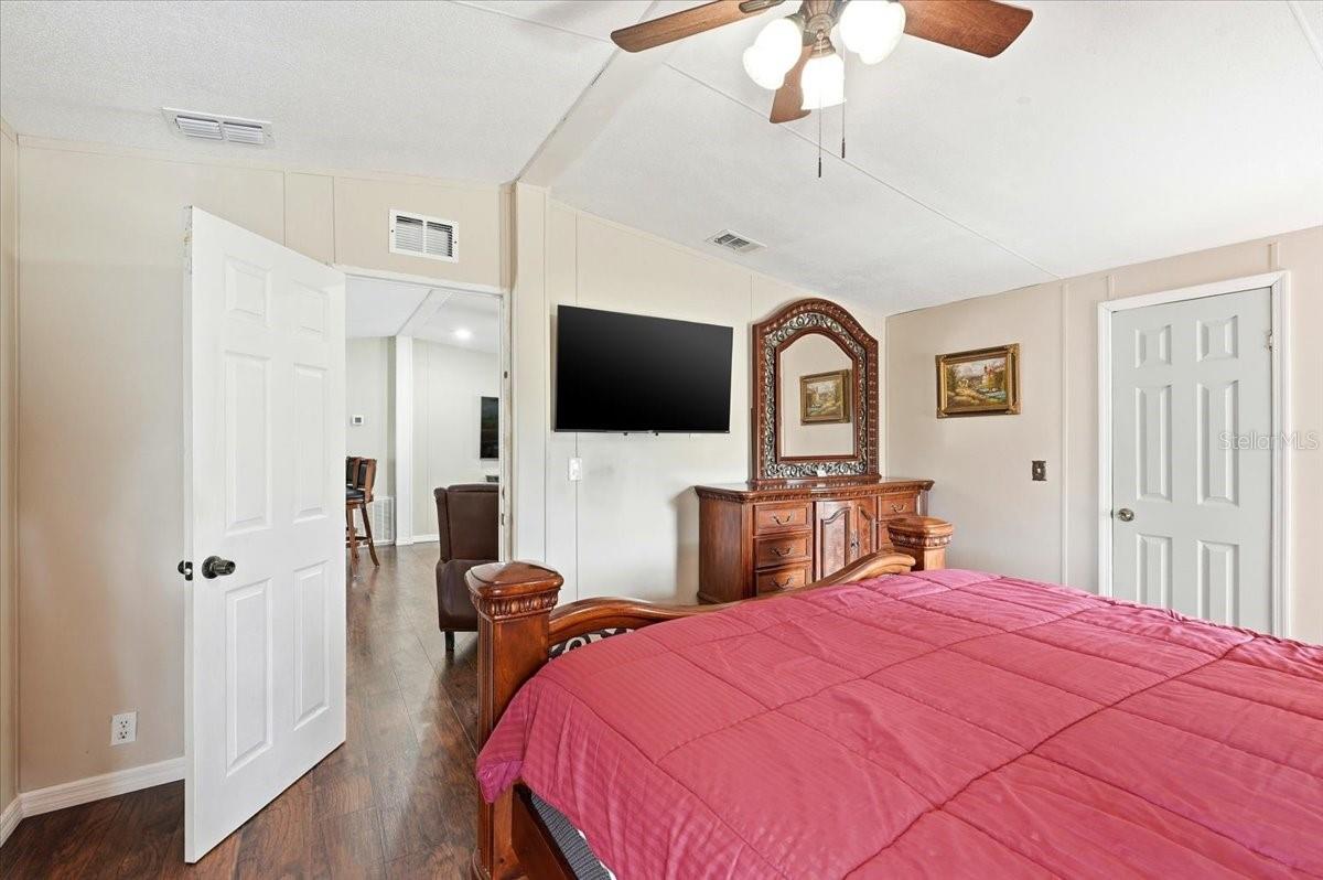 1020 98 W Property Photo 25