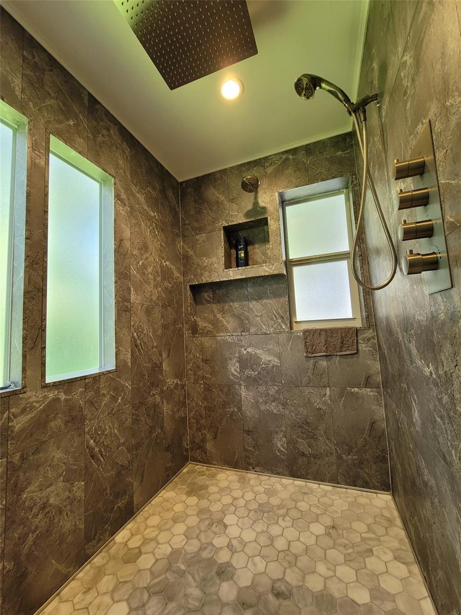 157 Victoria Dr Property Photo 17