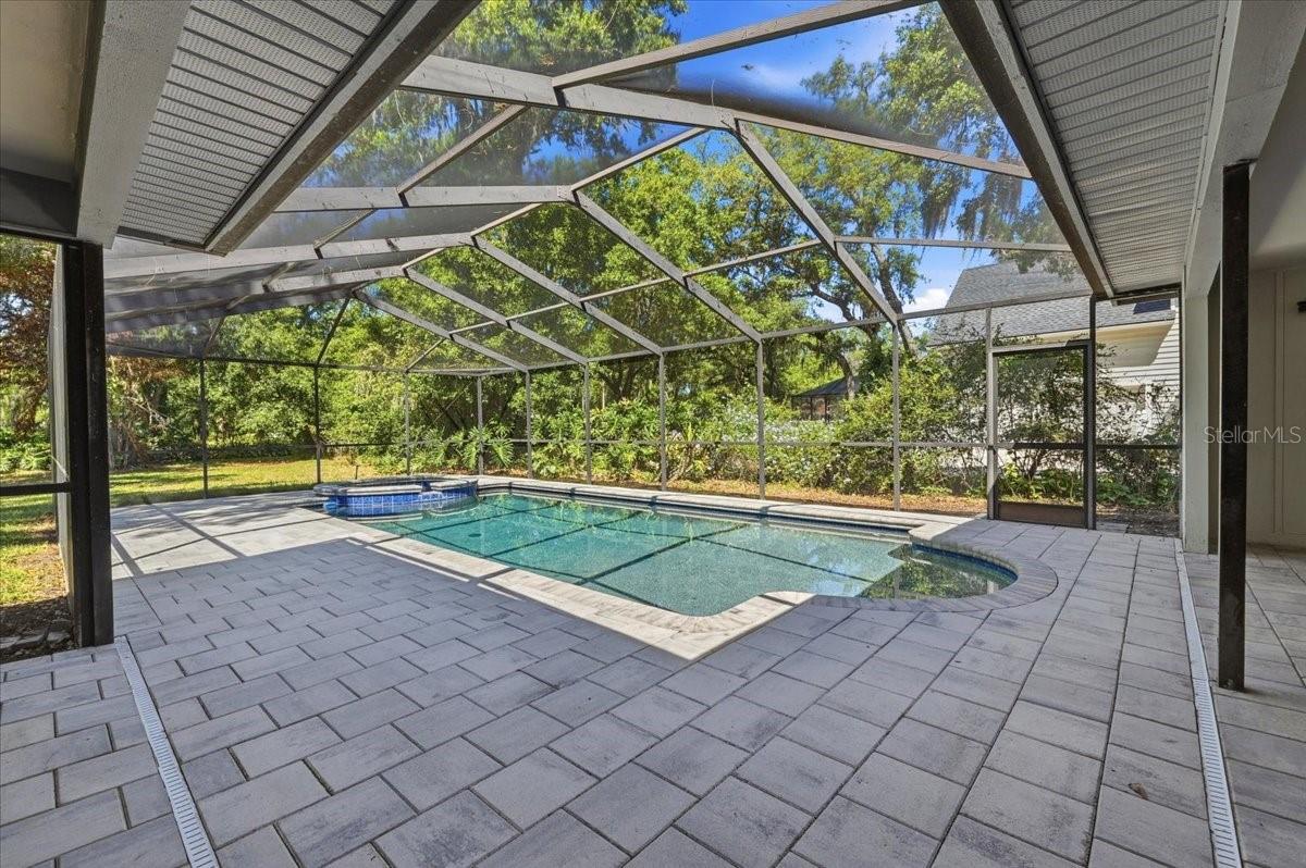 2800 Hammock Dr Property Photo 2