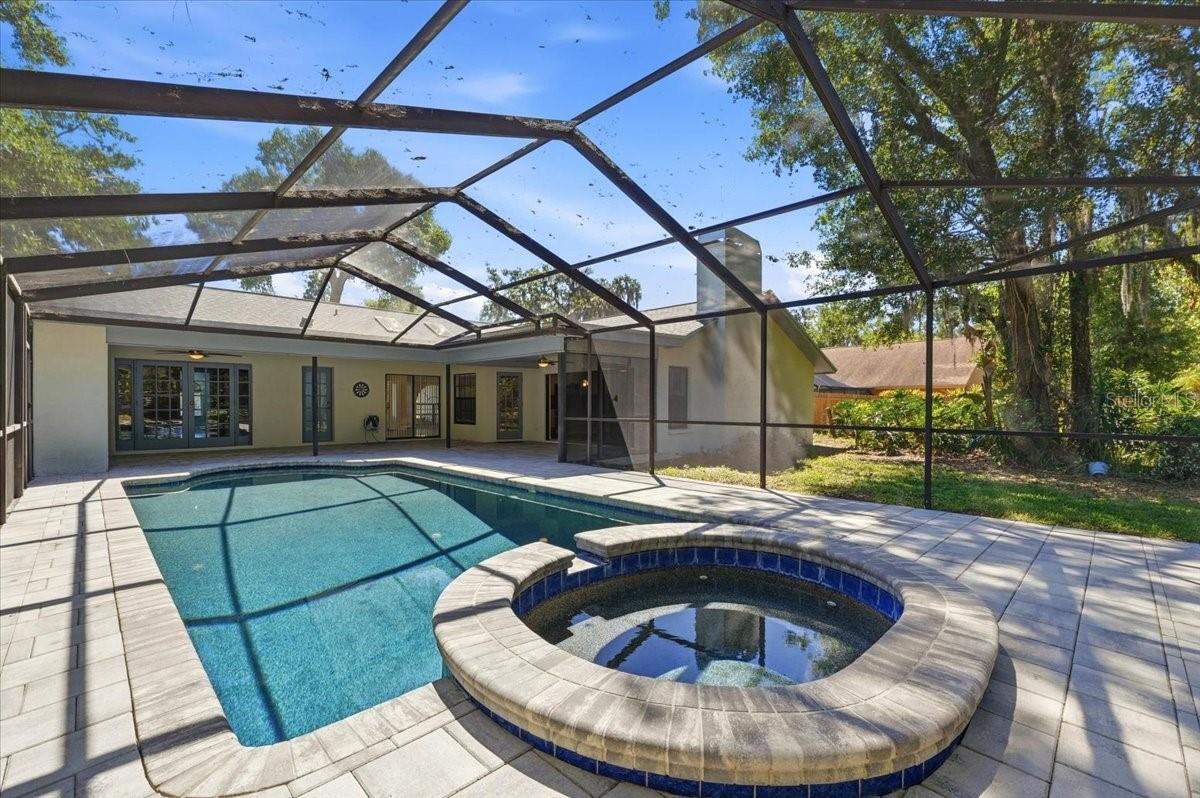 2800 Hammock Dr Property Photo 3