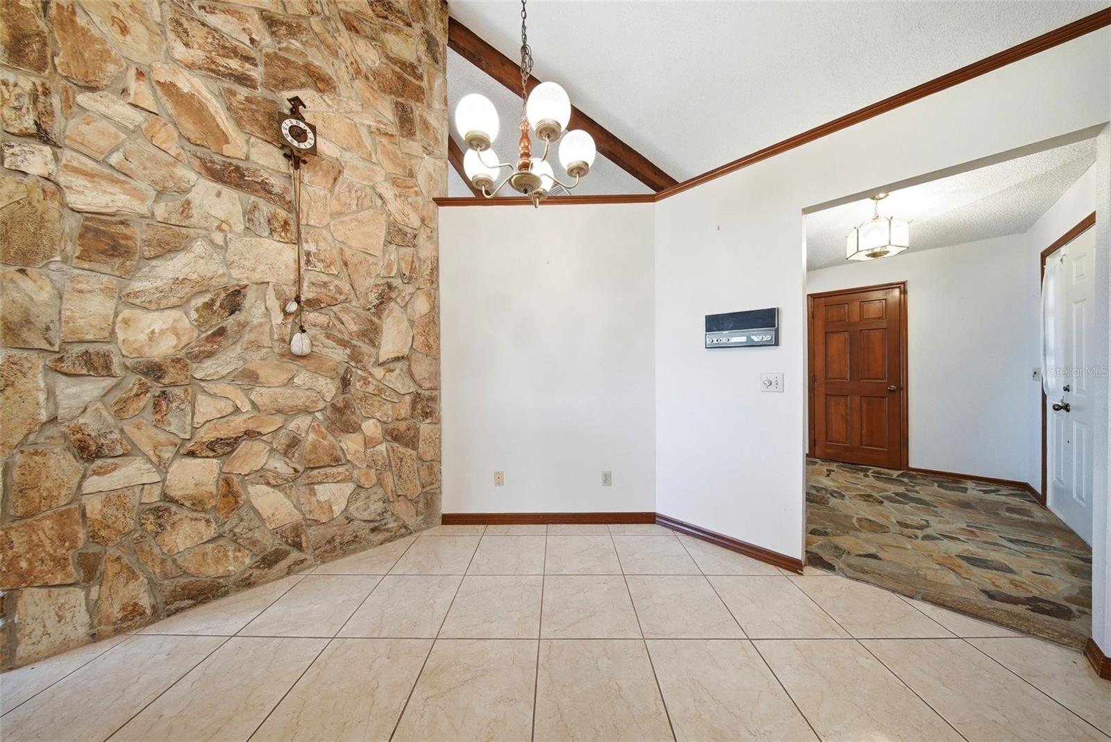 410 S Ramona Ave Property Photo 14