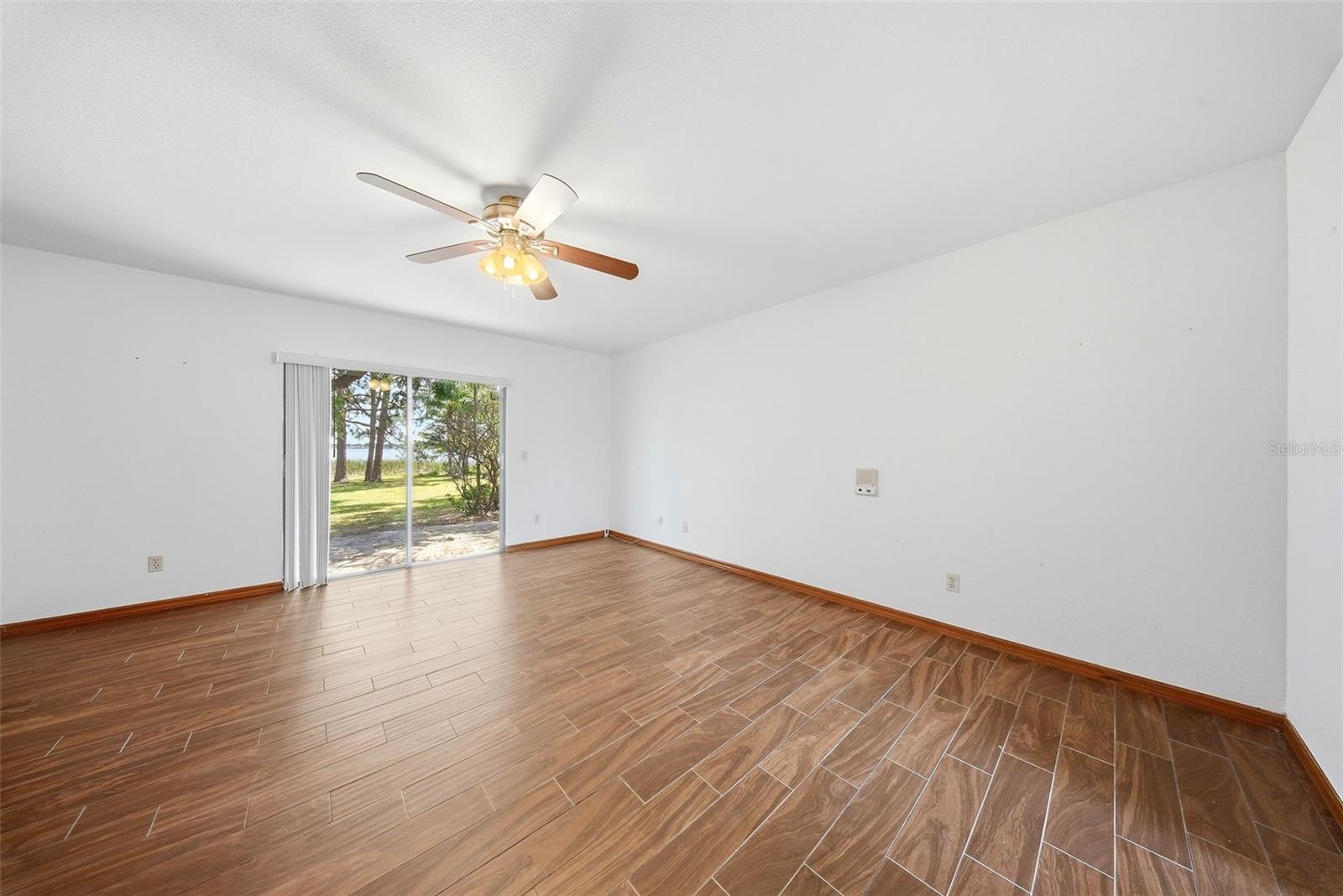 410 S Ramona Ave Property Photo 16