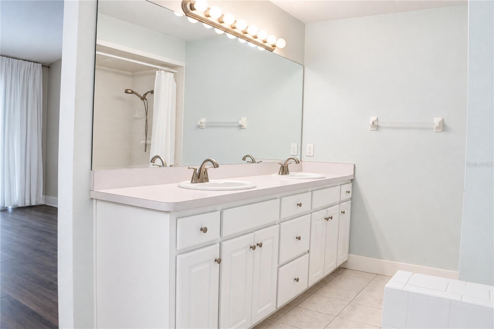 906 Crestview Dr Property Photo 34
