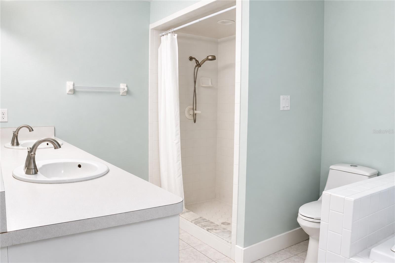 906 Crestview Dr Property Photo 35