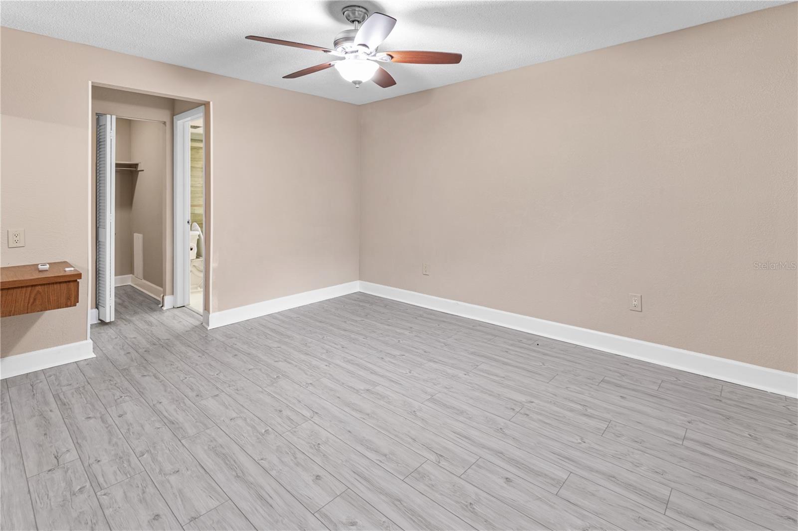 1929 Valencia Way Property Photo 7