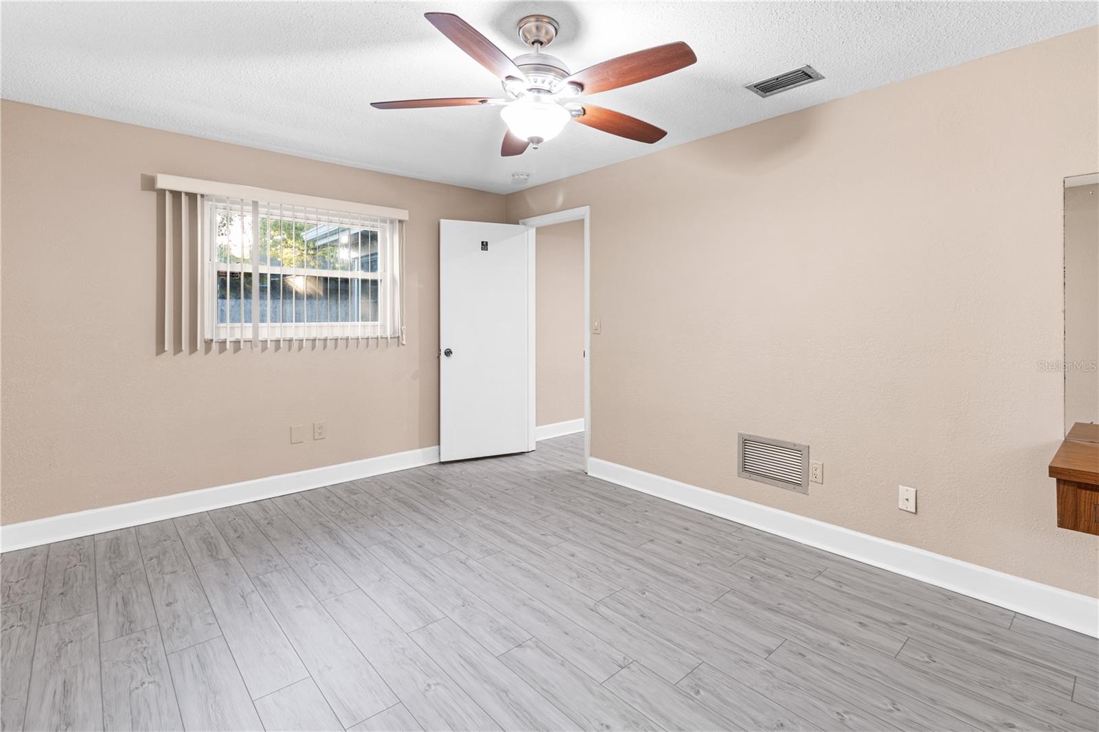 1929 Valencia Way Property Photo 9