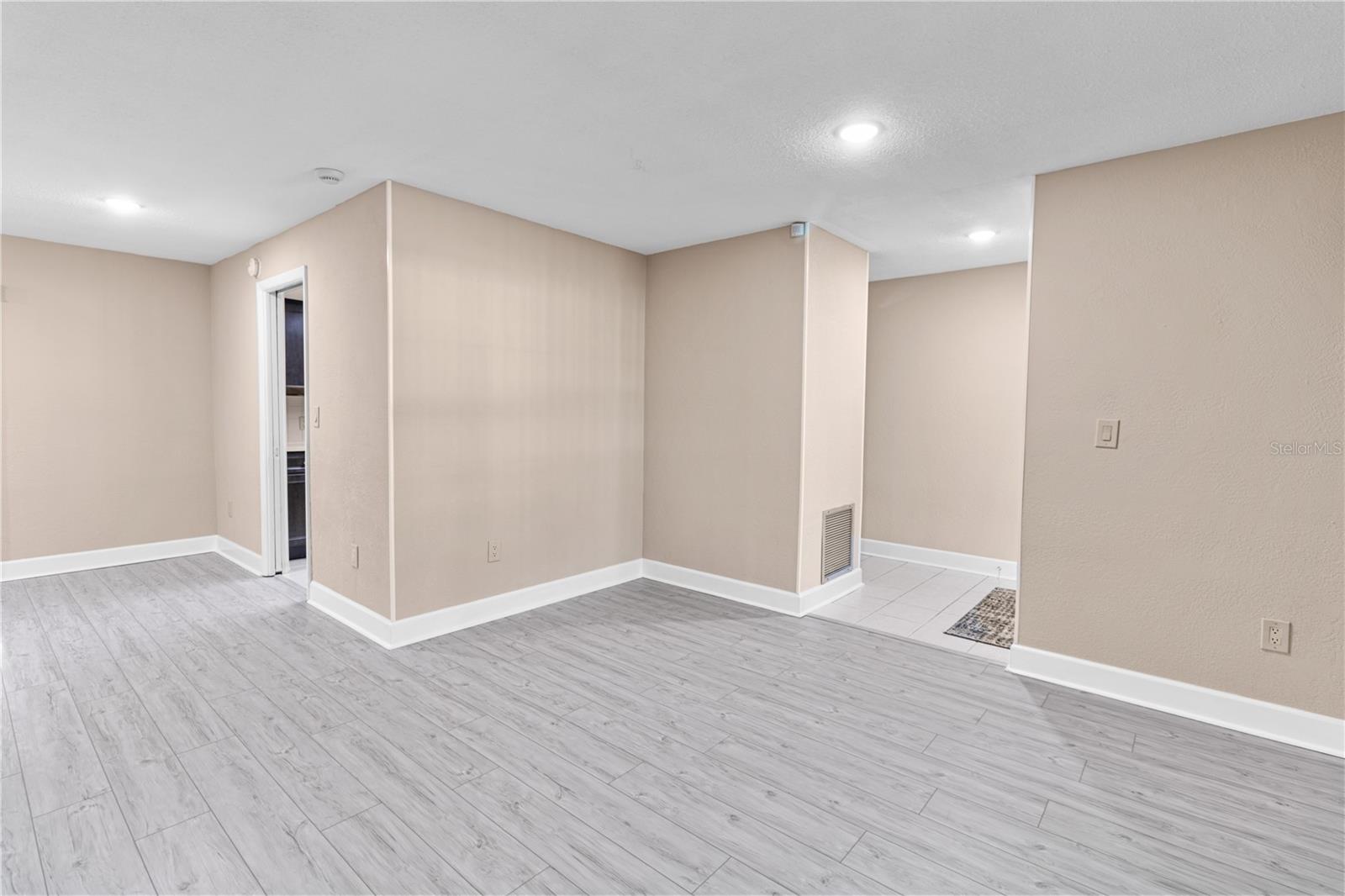 1929 Valencia Way Property Photo 12