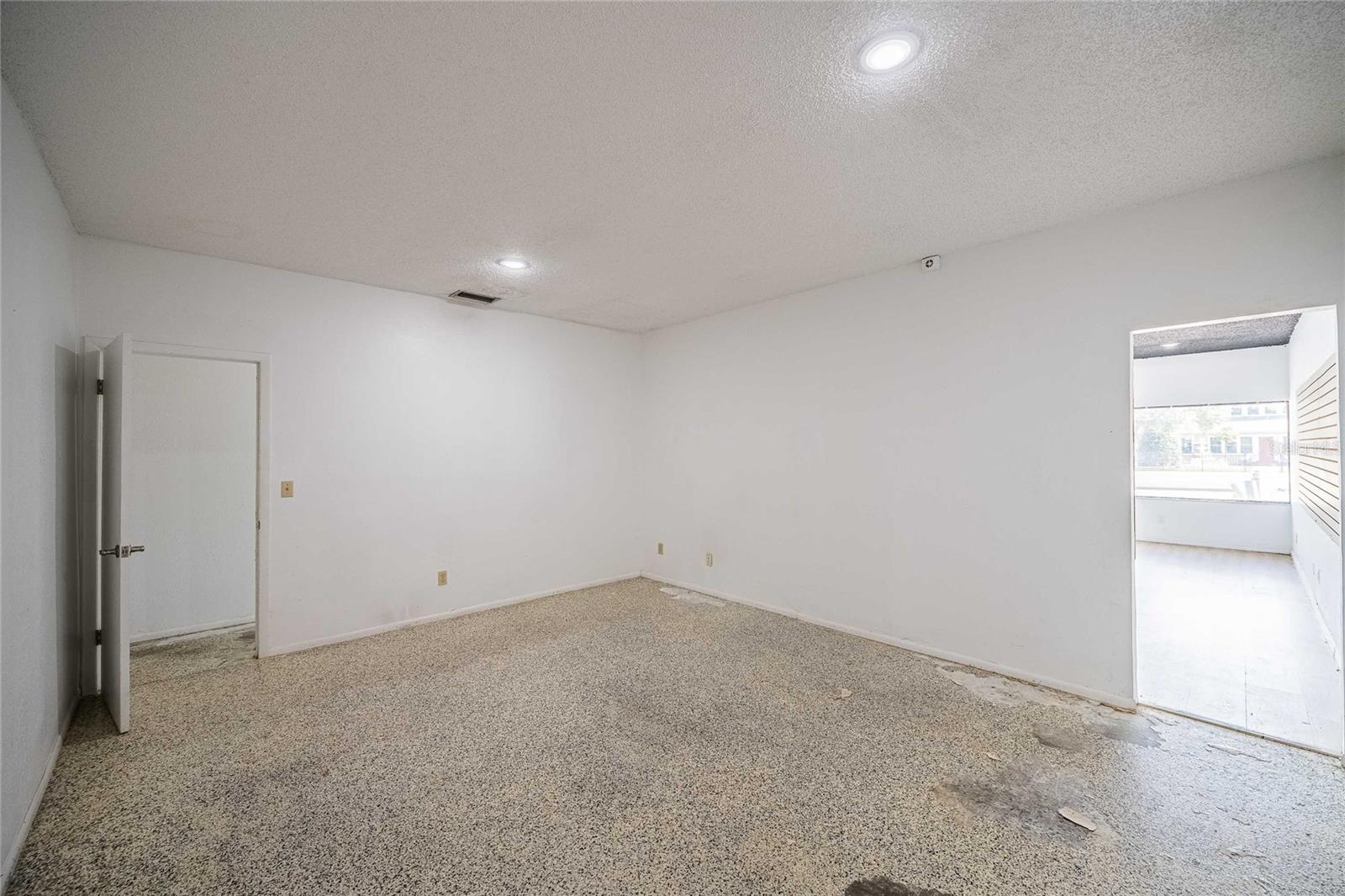 211 E Central Ave Property Photo 14