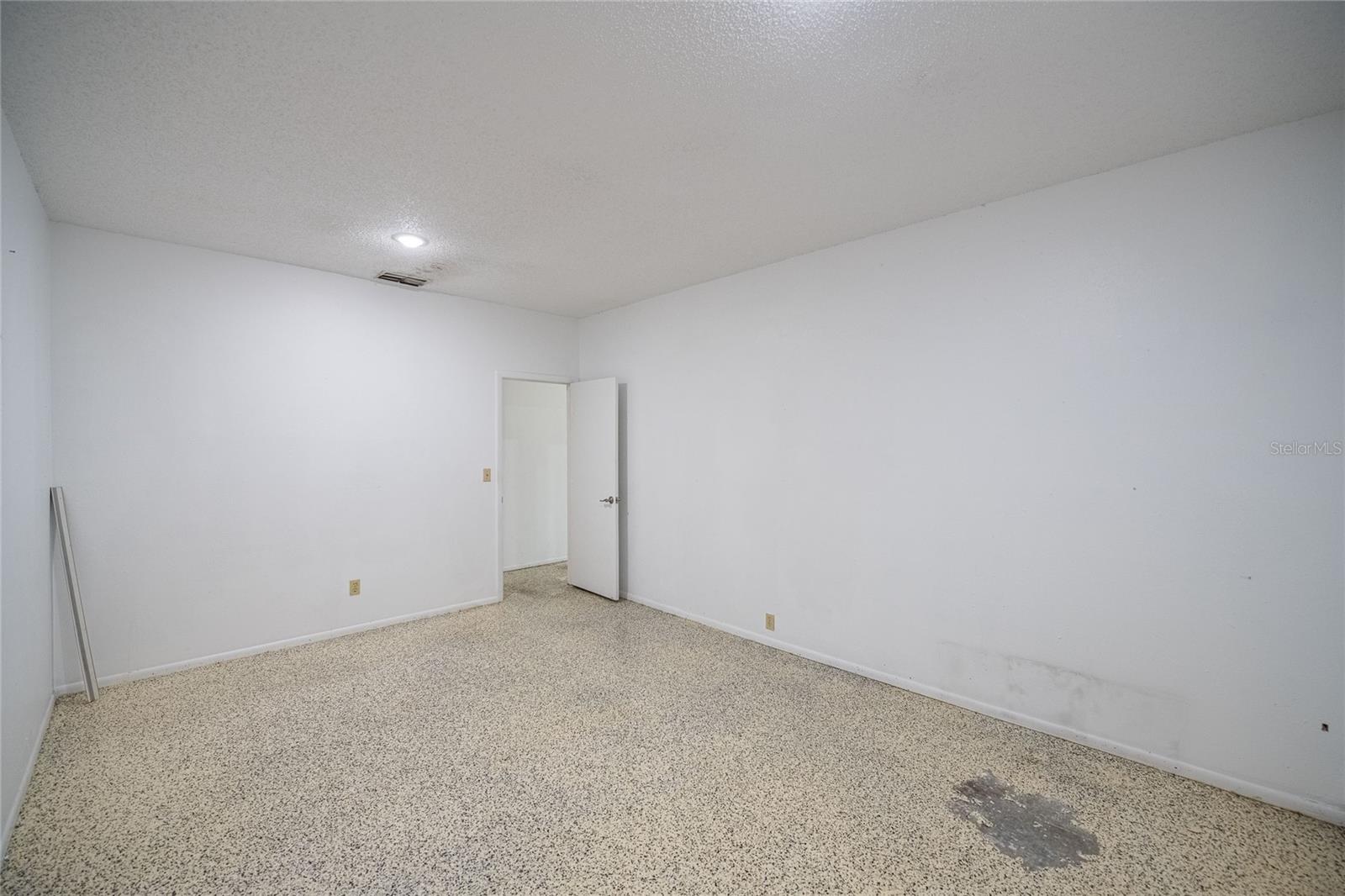 211 E Central Ave Property Photo 16