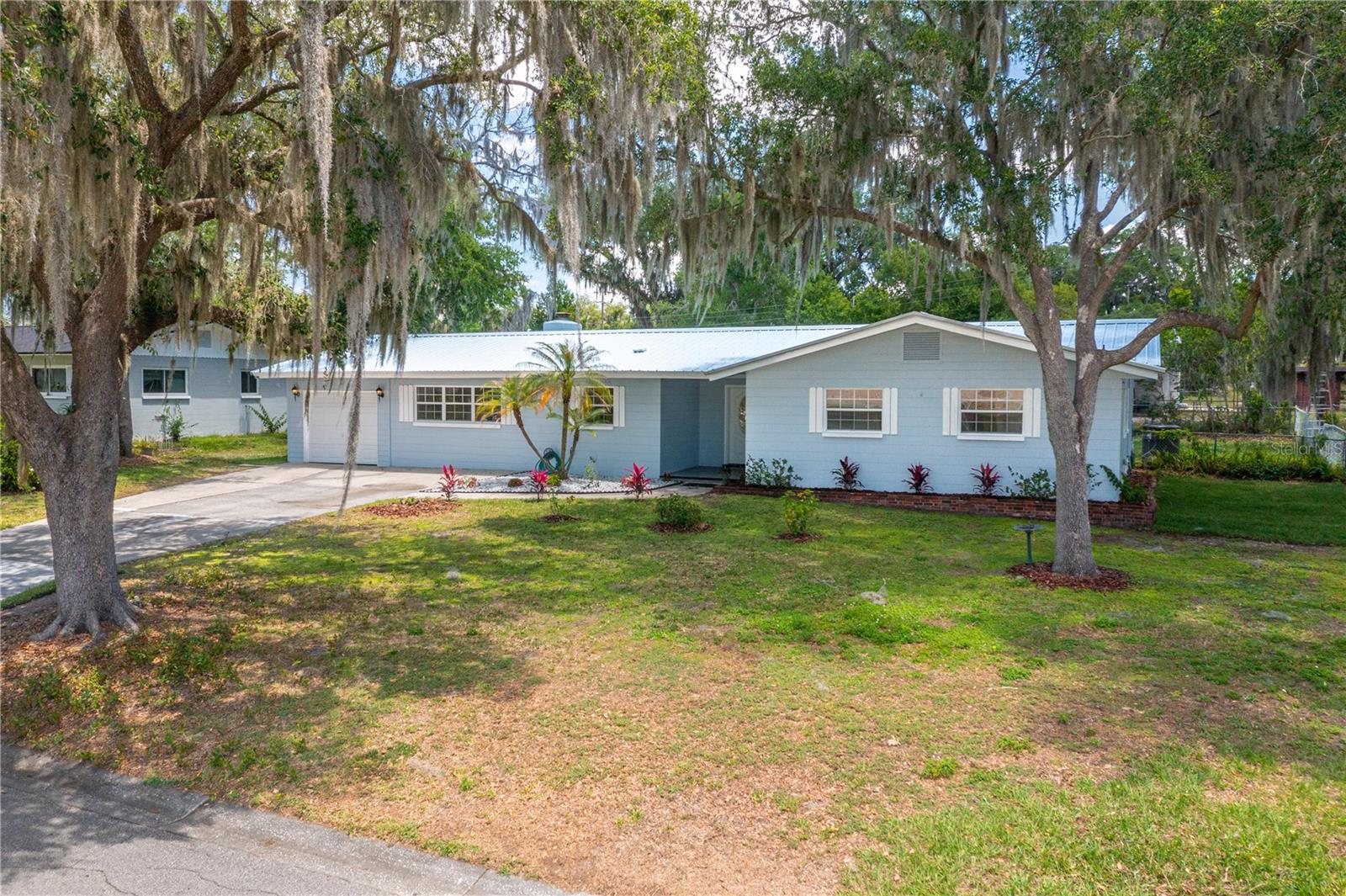 2230 W Helen Cir Property Photo 2